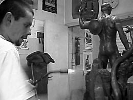 Réalisation d'une patine à la Fonderie d'Art de la Plaine, sur un exemplaire d'"Apollon". Réalisation d'une patine à la Fonderie d'Art de la Plaine, sur un exemplaire d'"Apollon".